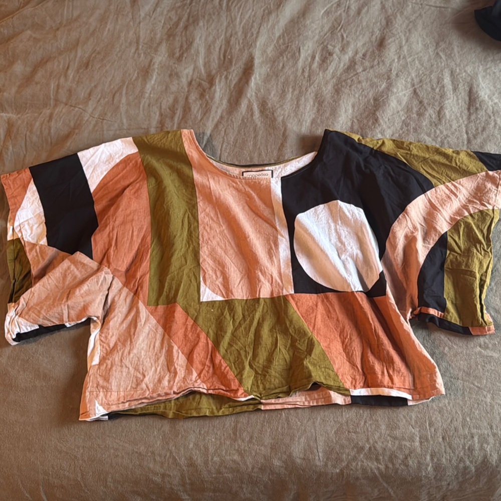 Abstract Patterned Top